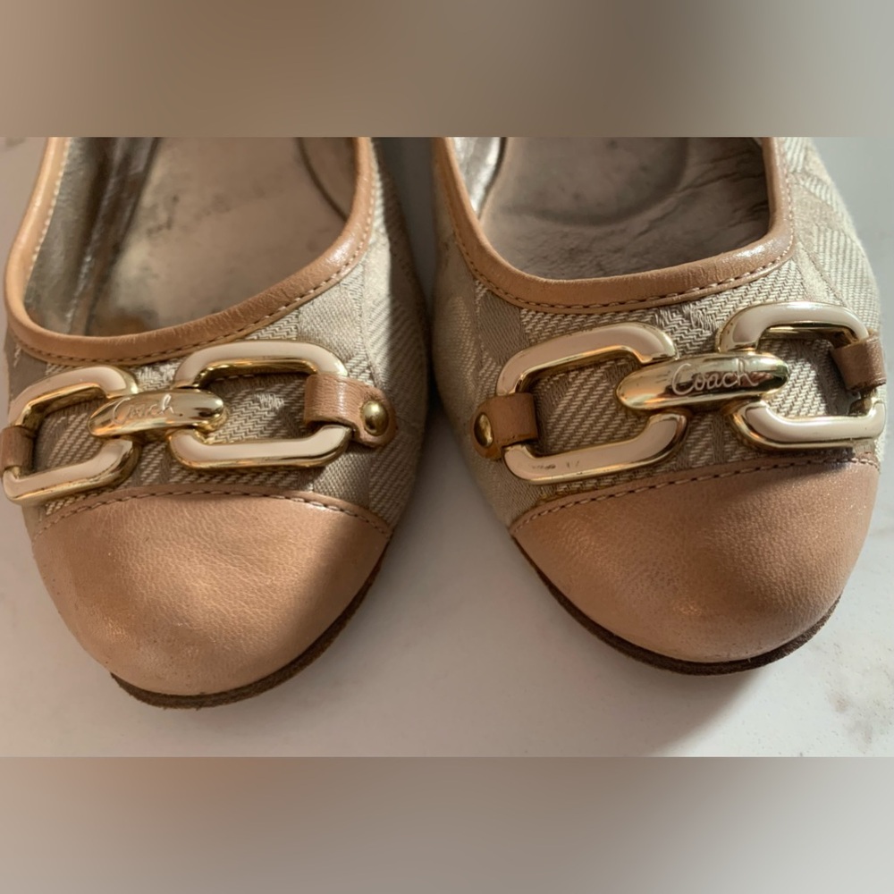 Coach Women's Cream and Brown Chain Flats